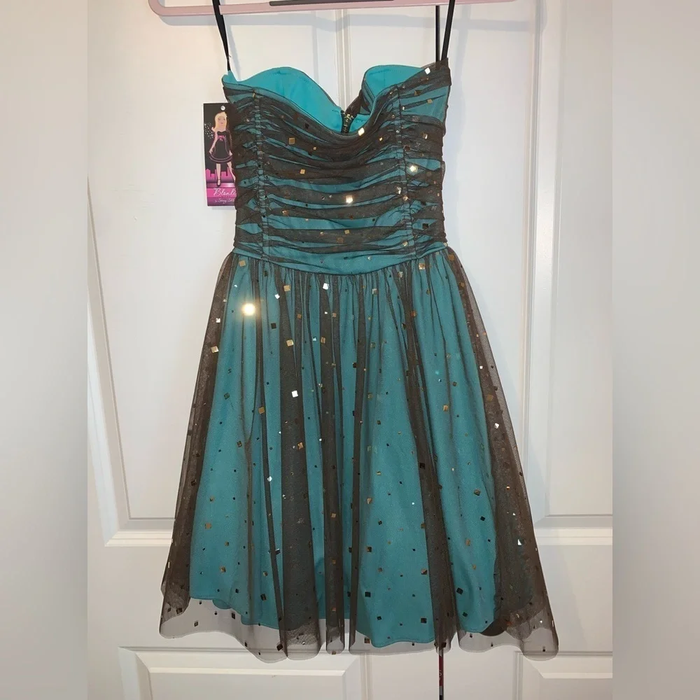 Strapless Blondie Nites front zipper Jr. dress. NWT